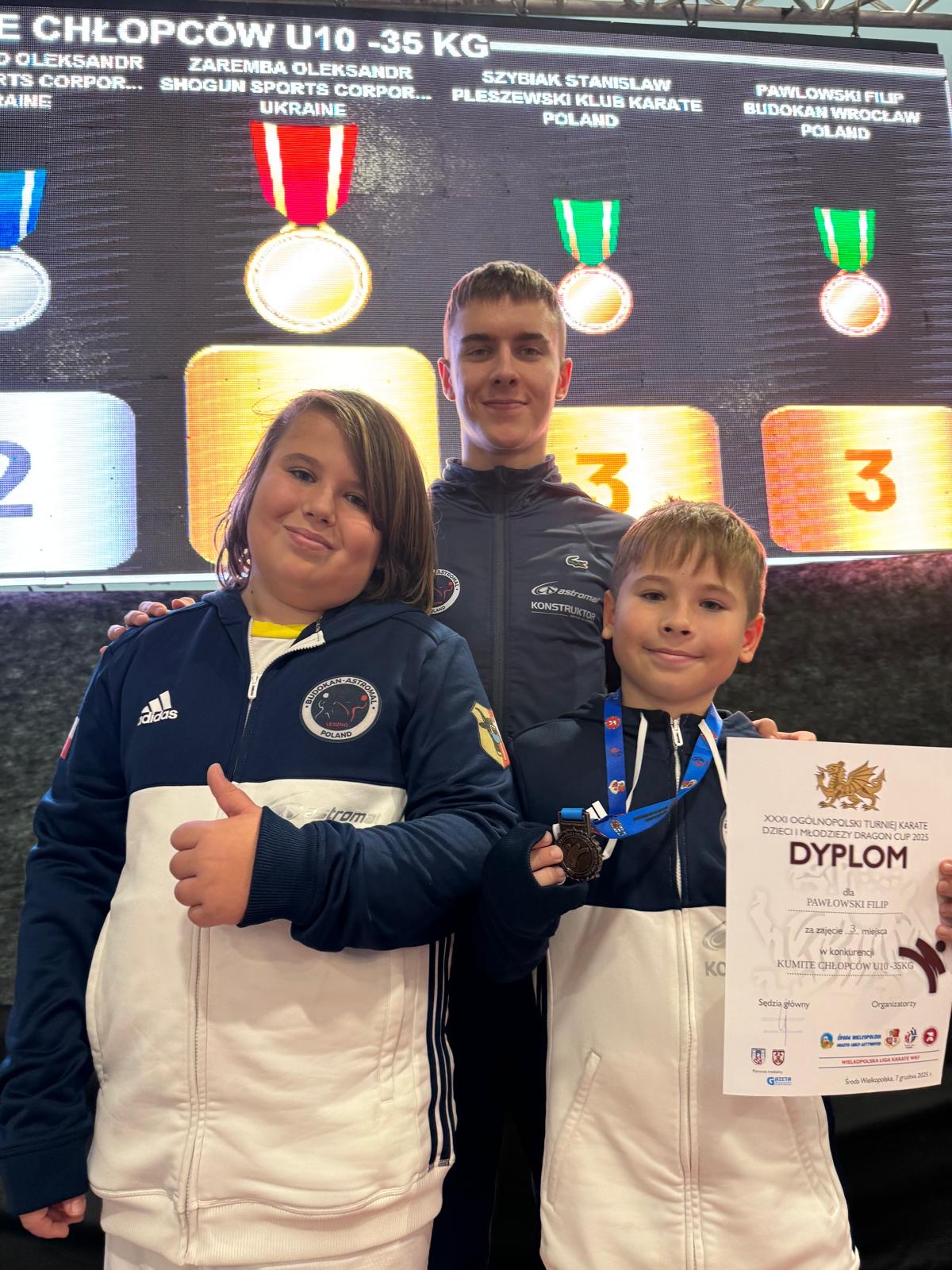 Ekipa z trenerem Aleksandrem Opasem na XXX Dragon Cup
